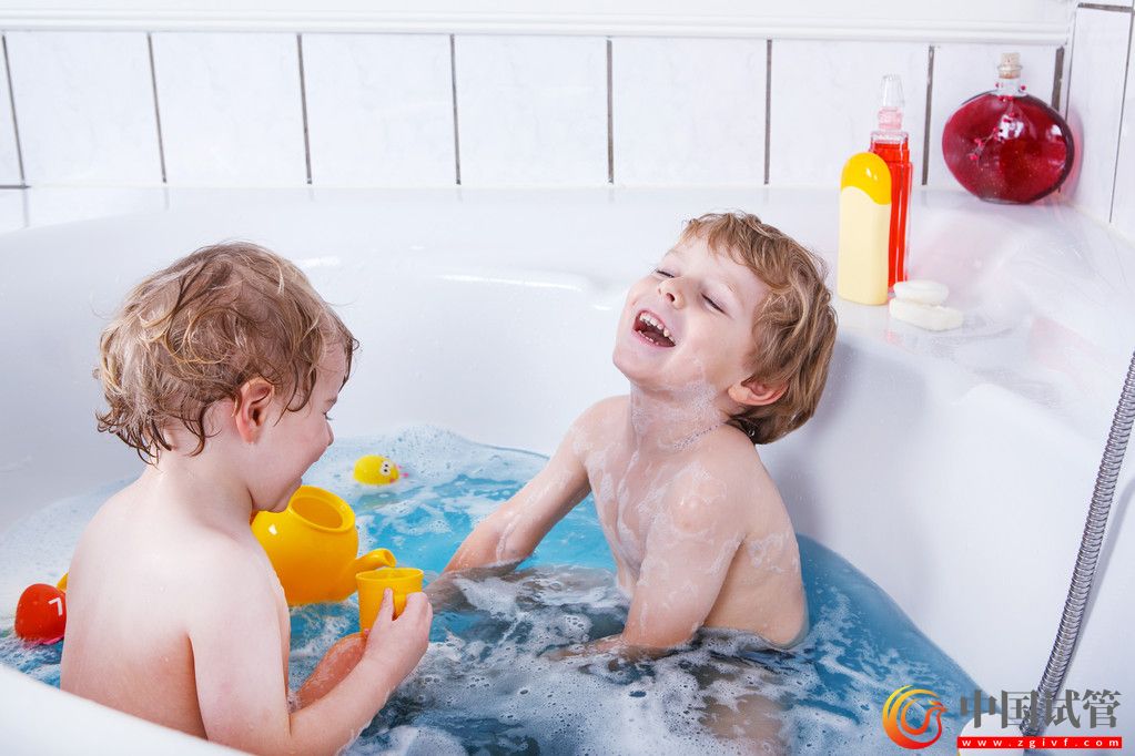 各年齡段洗澡有講究(圖1) 各年齡段洗澡有講究(圖1)